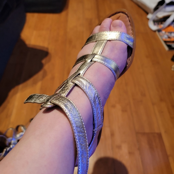 Near mint Born Shoes gold gladiator style hand-finished leather sandals - Picture 7 of 7